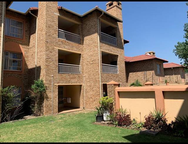 2 BEDROOM APARTMENT FOR SALE IN VANDERBIJLPARK SE 2